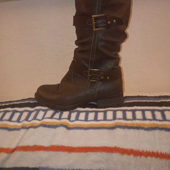 Global Win: Brown Knee-High Buckle Boots - Picture 3 of 4